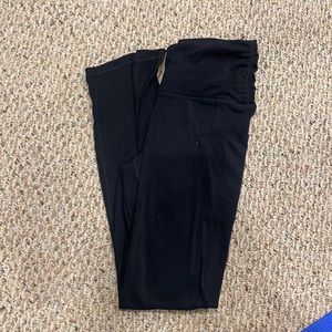 Black leggings in size S. Crossover front of pants and two pockets.